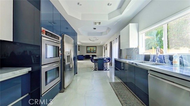 Detail Gallery Image 16 of 45 For 6937 Kian Ct, Van Nuys,  CA 91406 - 4 Beds | 3 Baths