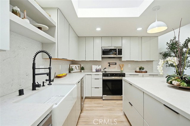 Detail Gallery Image 11 of 51 For 1462 Merion Way M2 - 30k,  Seal Beach,  CA 90740 - 2 Beds | 2 Baths