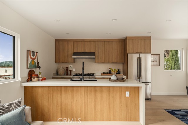 Detail Gallery Image 7 of 39 For 3950 Franklin Ave, Los Angeles,  CA 90027 - 3 Beds | 3/1 Baths