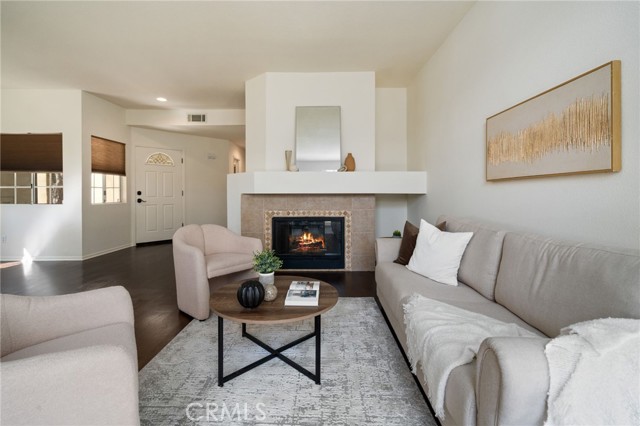 Detail Gallery Image 3 of 27 For 2443 Paseo Circulo, Tustin,  CA 92782 - 2 Beds | 2/1 Baths