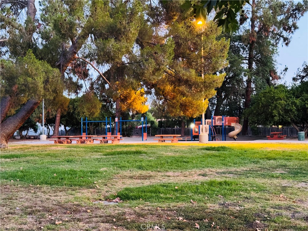 https://media.crmls.org/medias/14445bb8-f0ce-4b99-b94b-bddaf04b773e.jpg?preset=X-Large