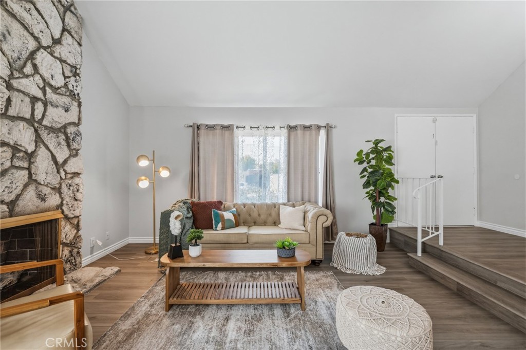 https://media.crmls.org/medias/1444ab0b-4551-4c92-b4be-521110555944.jpg?preset=X-Large