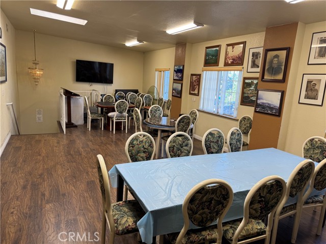 Image 9 of 30 For 18407 Sherman Way