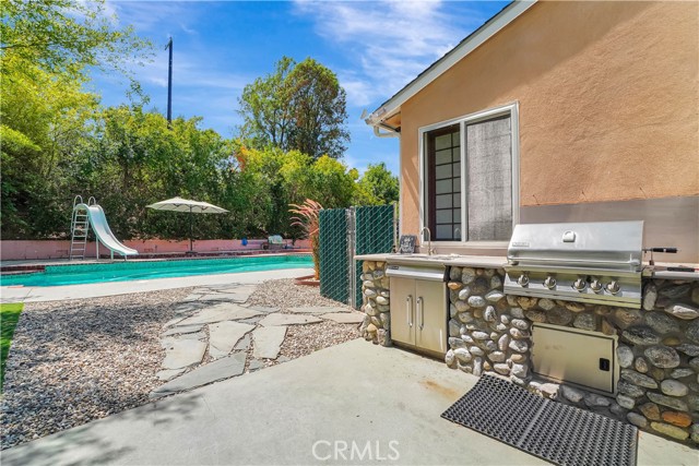 4532 Del Moreno Drive, Woodland Hills CA: https://media.crmls.org/medias/14454333-f0af-42f2-94f5-23bd65de8e17.jpg