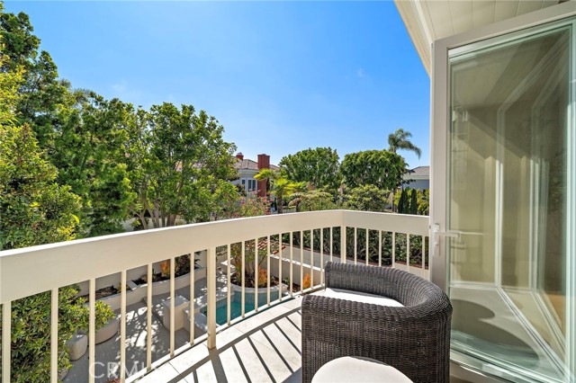 48 Belcourt Drive, Newport Beach CA: https://media.crmls.org/medias/144643d9-e0b4-49cf-a35f-e7187ef4856e.jpg