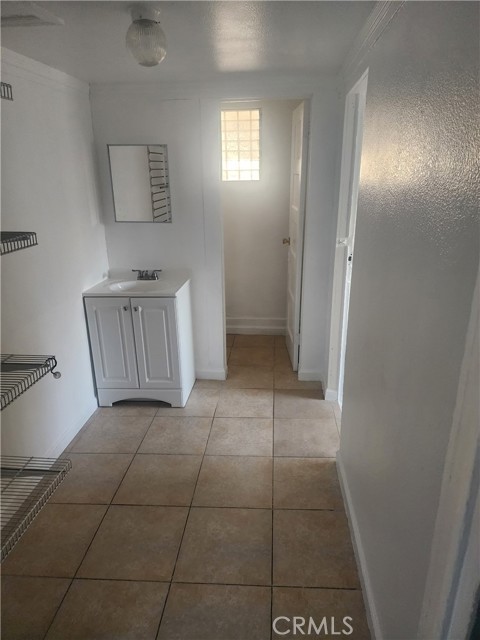 Detail Gallery Image 5 of 6 For 1470 E 42nd, Los Angeles,  CA 90011 - 3 Beds | 2 Baths