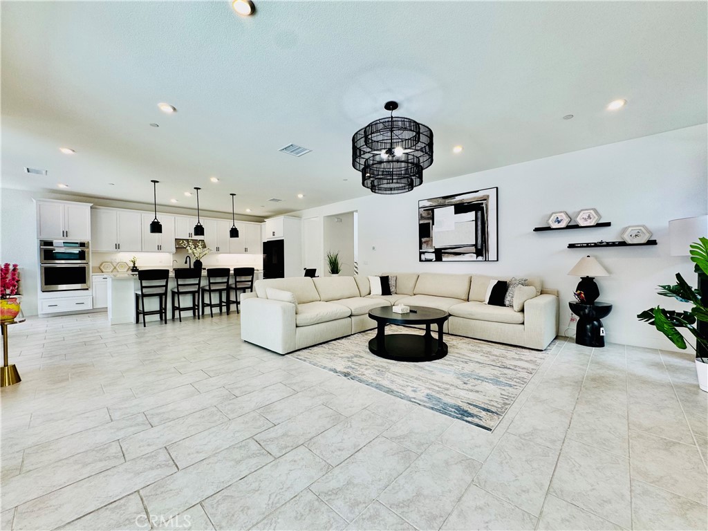 https://media.crmls.org/medias/1447fb0c-7126-4a1e-9677-a1f9d0cfd3c6.jpg?preset=X-Large