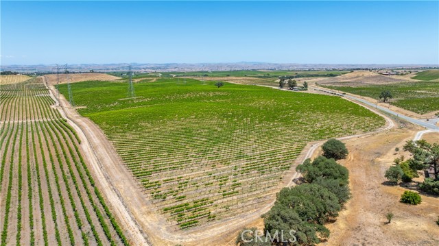 4950 Union Rd, Paso Robles CA: https://media.crmls.org/medias/14480f9b-381b-4bc0-8fd9-76a3e1f5a0cd.jpg