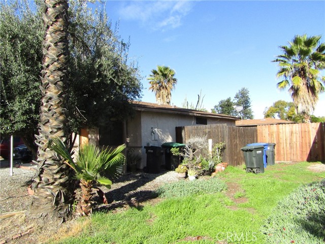 Detail Gallery Image 4 of 24 For 1898 Calle Diablo, Hemet,  CA 92545 - 2 Beds | 1 Baths