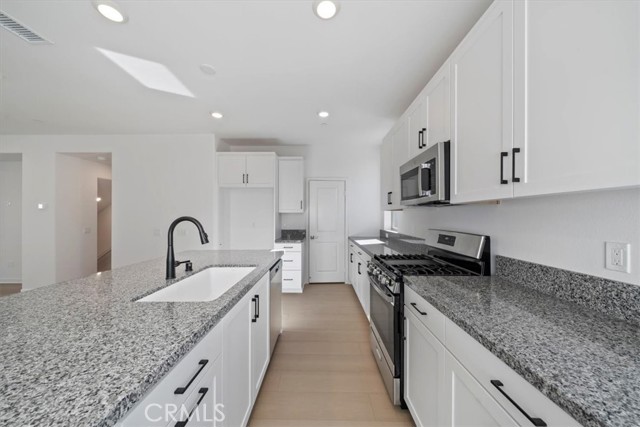 2561 Sprout Lane, Corona CA: https://media.crmls.org/medias/1448d85e-6d86-4078-a7da-a220d63d7173.jpg