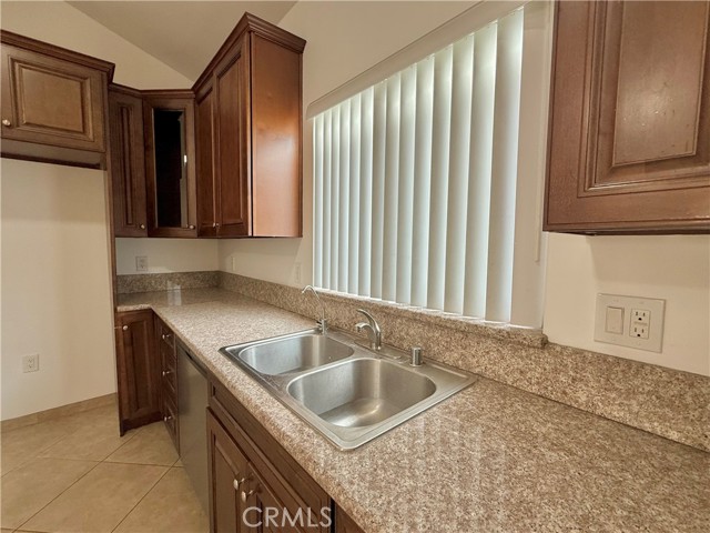 Detail Gallery Image 12 of 30 For 6917 Woodman Ave #7,  Van Nuys,  CA 91405 - 2 Beds | 1 Baths