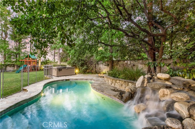 6032 County Oak Road, Woodland Hills CA: https://media.crmls.org/medias/1449dc11-bc92-45ce-a701-c00f44b9670e.jpg