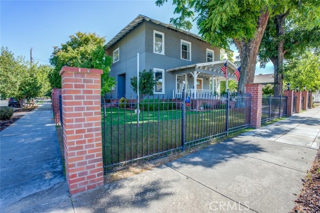 Detail Gallery Image 2 of 60 For 2124 20th St, Bakersfield,  CA 93301 - 4 Beds | 3/1 Baths