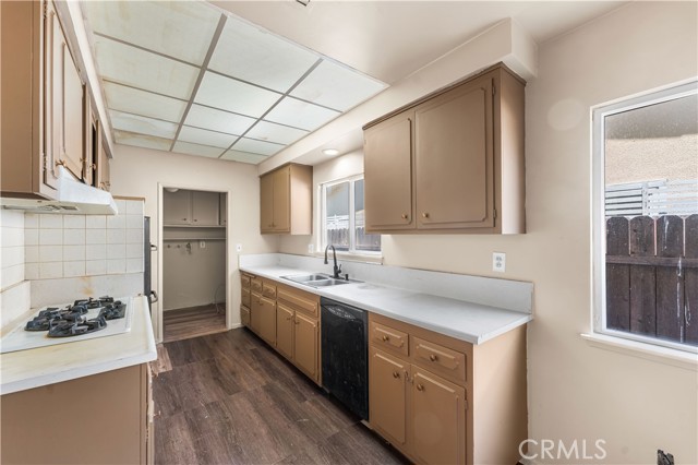 9946 Ruffner Avenue, North Hills CA: https://media.crmls.org/medias/144b6151-bb49-4cff-a4ad-f32991a87ccd.jpg