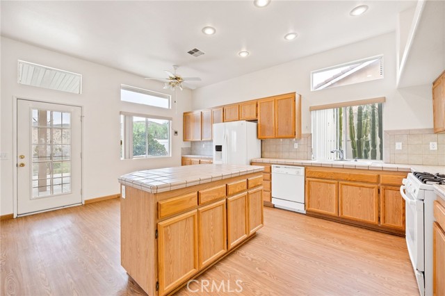 Detail Gallery Image 14 of 57 For 44268 Galicia, Hemet,  CA 92544 - 3 Beds | 2 Baths