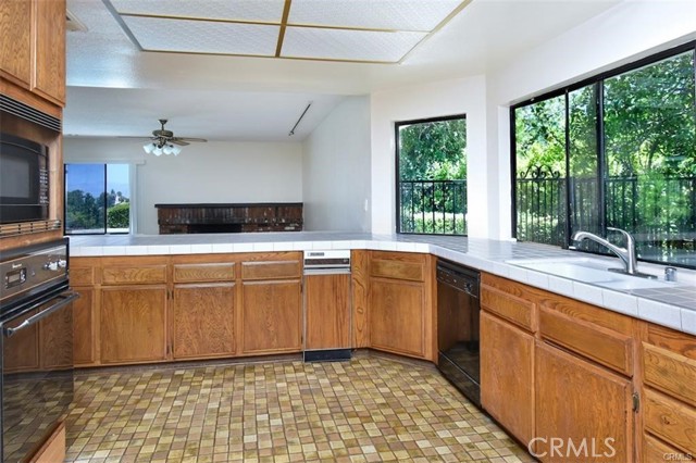 Detail Gallery Image 18 of 34 For 4061 Falling Leaf, Encino,  CA 91316 - 5 Beds | 4/1 Baths