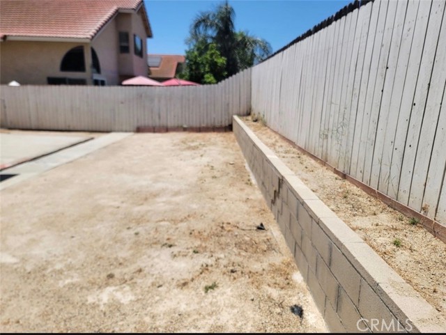 Detail Gallery Image 16 of 19 For 7598 Honeysuckle, Fontana,  CA 92336 - 3 Beds | 2/1 Baths