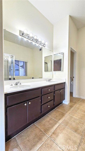 821 Atlantic Circle, Corona CA: https://media.crmls.org/medias/144d3111-4b34-4372-92d6-b05eec71549f.jpg