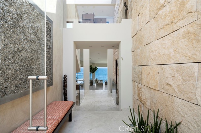 Detail Gallery Image 3 of 11 For 88 Emerald, Laguna Beach,  CA 92651 - 5 Beds | 6/1 Baths