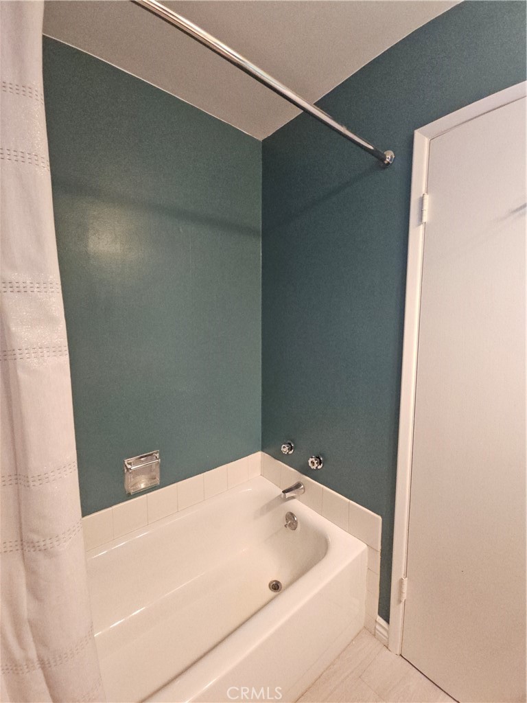 https://media.crmls.org/medias/144d8be0-626d-43d2-9d4a-418b256bb9ce.jpg?preset=X-Large