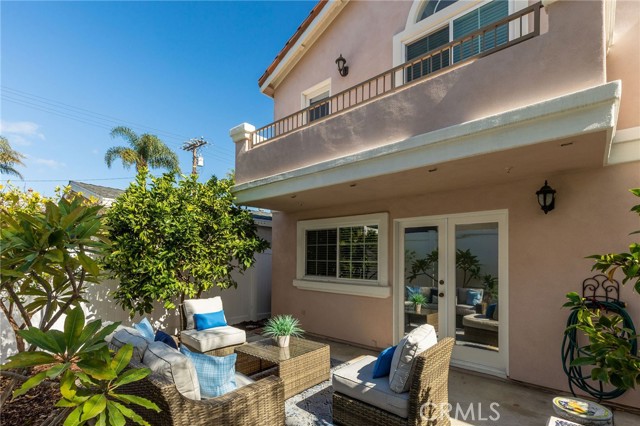 Ideal west-facing backyard and upper level deck.  Afternoon luxury.