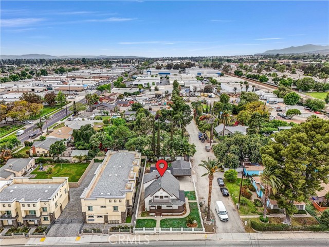 239 N San Antonio Avenue, Upland CA: https://media.crmls.org/medias/144daf11-8af0-4b1d-ae54-b242e0f4fd8b.jpg