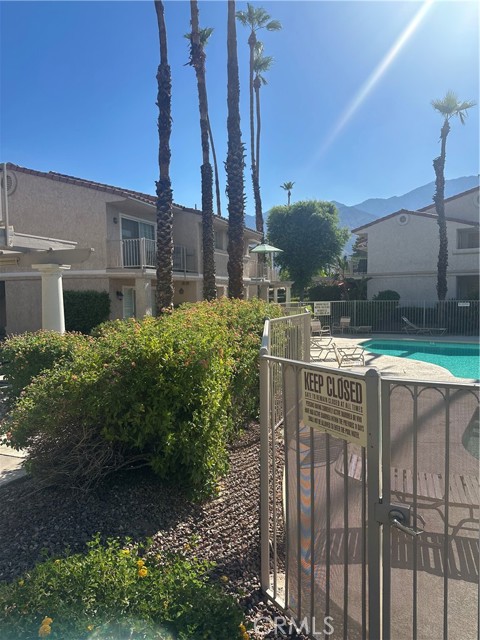 505 S Farrell Drive, Palm Springs CA: https://media.crmls.org/medias/144f1066-99d1-4dc7-aab1-f60d3ccb01d9.jpg
