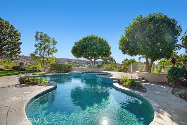 Detail Gallery Image 7 of 22 For 6863 Canyon Hill Dr, Riverside,  CA 92506 - 6 Beds | 6/1 Baths