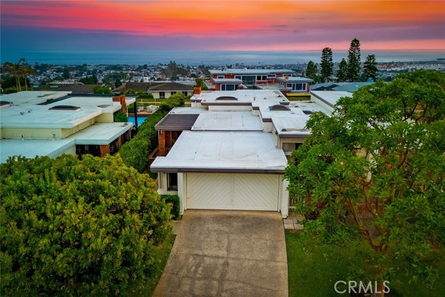 21 Beachcomber Drive, Corona del Mar CA: https://media.crmls.org/medias/144f615a-b768-43d8-8a0b-5d318e4f8dc7.jpg