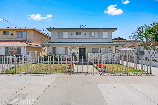 11726 Freeman Avenue, Hawthorne CA: https://media.crmls.org/medias/144fb5e5-677f-4dc7-85f5-2a96012e3930.jpg
