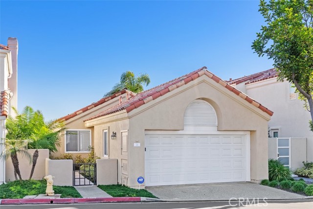 Detail Gallery Image 5 of 46 For 24 Cormorant, Newport Beach,  CA 92660 - 2 Beds | 2 Baths