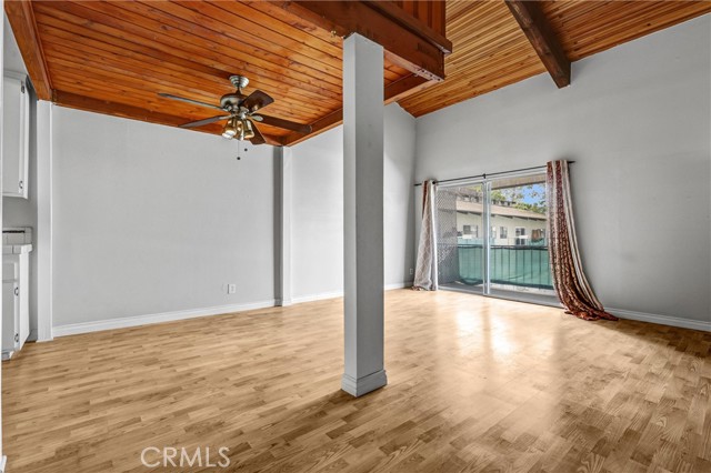 Detail Gallery Image 5 of 35 For 5460 White Oak Ave #E319,  Encino,  CA 91316 - 1 Beds | 1/1 Baths
