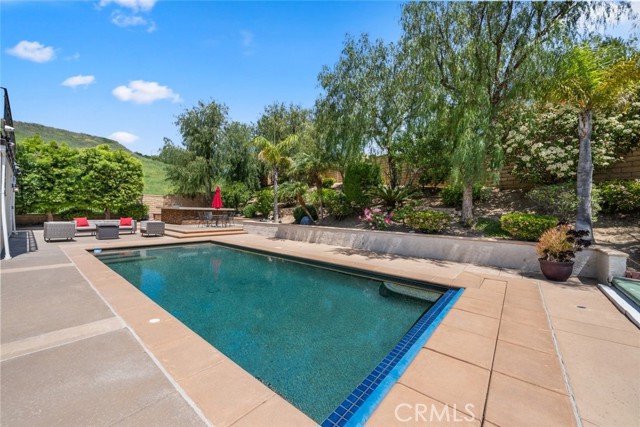 Detail Gallery Image 23 of 27 For 18501 Calle Vista Cir, Porter Ranch,  CA 91326 - 4 Beds | 4 Baths