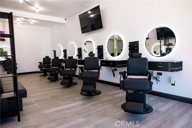 1306 S Main Street, Santa Ana CA: https://media.crmls.org/medias/145225e1-5868-455a-b51f-55327bac34e2.jpg