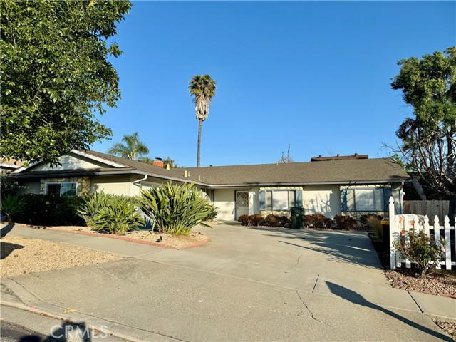 1747 Craigmore Avenue, Escondido, California 92027, 5 Bedrooms Bedrooms, ,3 BathroomsBathrooms,Residential,For Sale,Craigmore Avenue,IV24115323