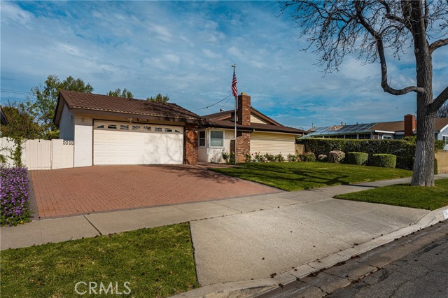 Detail Gallery Image 3 of 41 For 1011 E Chestnut, Orange,  CA 92867 - 5 Beds | 3 Baths