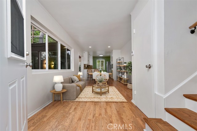 Detail Gallery Image 7 of 36 For 3833 Ridgemoor Dr, Studio City,  CA 91604 - 2 Beds | 1/1 Baths