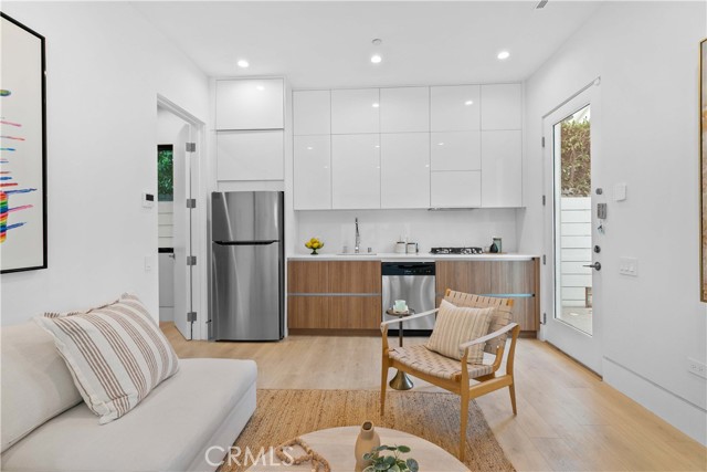 Detail Gallery Image 44 of 49 For 4532 Katherine, Sherman Oaks,  CA 91423 - 6 Beds | 6/1 Baths