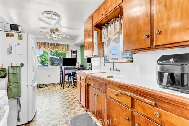 4825 Putter Lane, Bakersfield CA: https://media.crmls.org/medias/145885db-16d4-4f6b-82ec-e0998951d57a.jpg