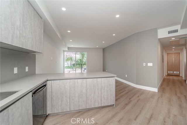 2828 London Street, Los Angeles CA: https://media.crmls.org/medias/14588690-d5a2-48de-b1f0-e3f5ec626fc8.jpg
