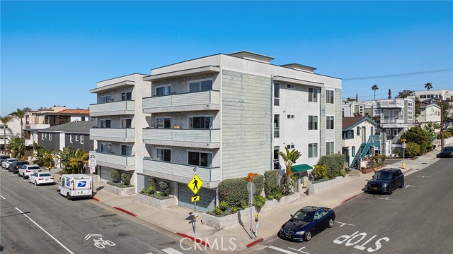 404 Hermosa Avenue, Hermosa Beach CA: https://media.crmls.org/medias/1459e2dc-0380-4eca-9044-637c0c7689d2.jpg