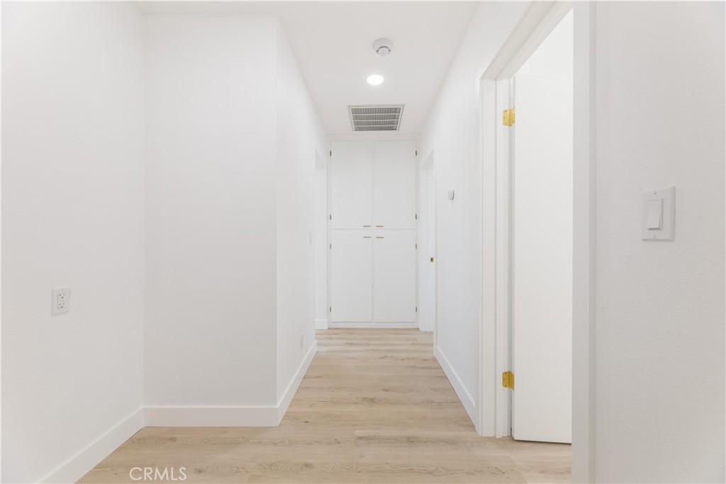 https://media.crmls.org/medias/145af638-e506-40f2-bd64-cbbed56501bf.jpg?preset=X-Large