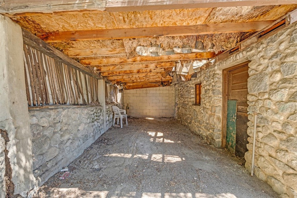 https://media.crmls.org/medias/145b2a83-cb9c-44c6-ae0e-08b29966ac78.jpg?preset=X-Large