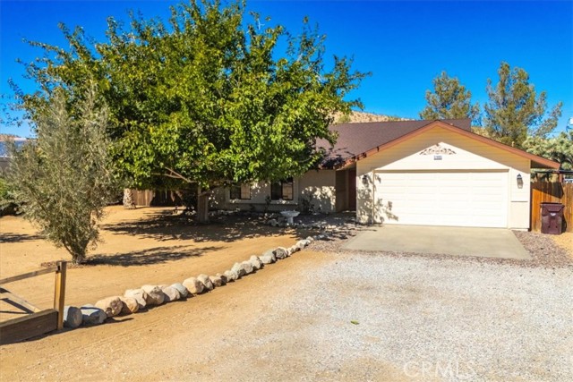 Detail Gallery Image 1 of 39 For 57886 El Dorado Dr, Yucca Valley,  CA 92284 - 3 Beds | 2 Baths