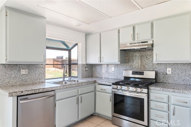 Detail Gallery Image 13 of 35 For 11657 Queensborough St, Riverside,  CA 92503 - 3 Beds | 2 Baths