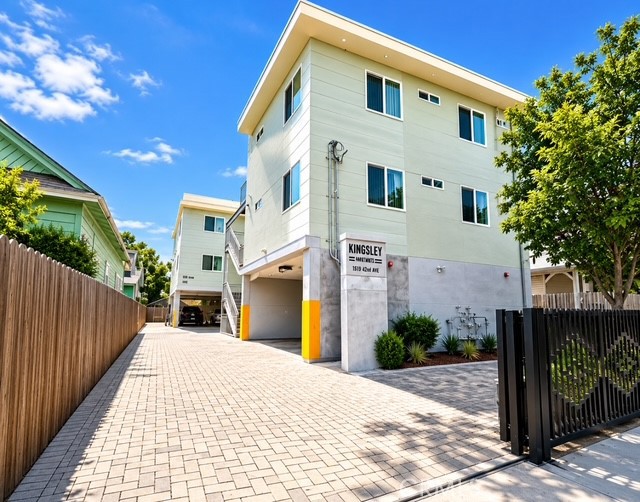1127 S Kingsley #1/2