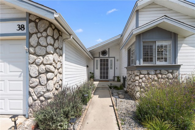 Detail Gallery Image 3 of 16 For 140 W Pioneer Ave #38,  Redlands,  CA 92374 - 2 Beds | 2 Baths