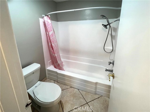 Detail Gallery Image 5 of 8 For 5460 White Oak Ave #G210,  Encino,  CA 91316 - 2 Beds | 2 Baths