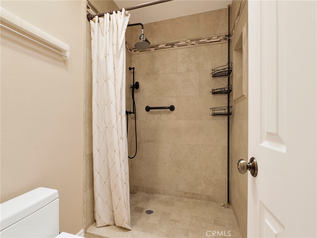 https://media.crmls.org/medias/14615351-60f8-4e52-ab4c-d1c13e09d22a.jpg?preset=X-Large