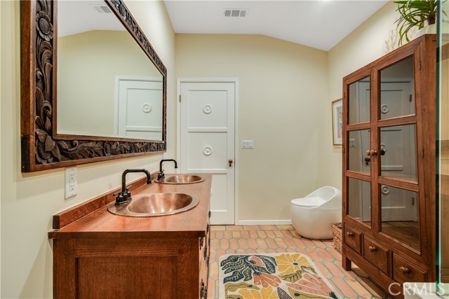 4295 Canoga Avenue, Woodland Hills CA: https://media.crmls.org/medias/1461d170-6985-4c7d-af9d-e8f382f5a446.jpg